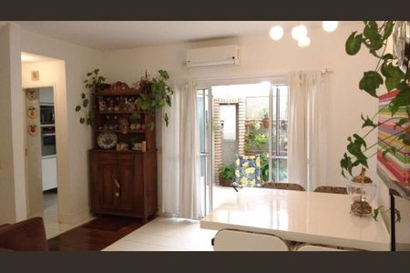 Casa à venda com 142m², 3 quartos e 2 vagas