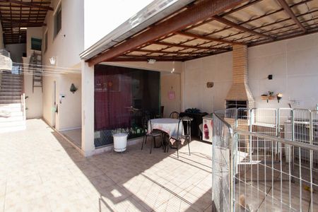 Casa à venda com 138m², 3 quartos e 2 vagas Casa à venda com 138m², 3 quartos e 2 vagasEspaço Gourmet