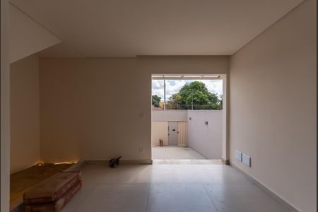 Casa à venda com 108m², 3 quartos e 3 vagasEntrada