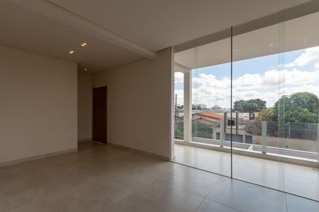 Casa à venda com 108m², 3 quartos e 3 vagasSala