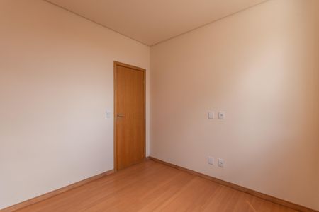 Casa à venda com 108m², 3 quartos e 3 vagasSemi Suíte 2