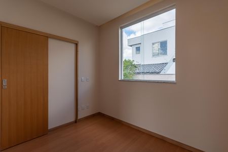 Casa à venda com 108m², 3 quartos e 3 vagasSemi Suíte 1