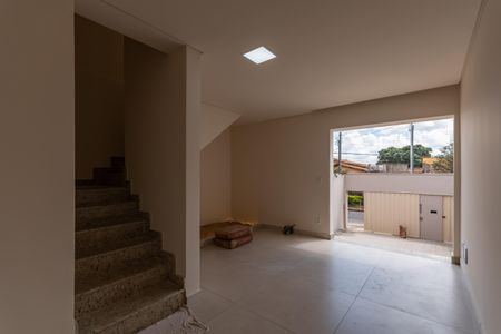 Casa à venda com 108m², 3 quartos e 3 vagasEntrada