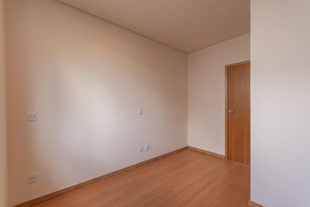 Casa à venda com 108m², 3 quartos e 3 vagasSemi Suíte 1