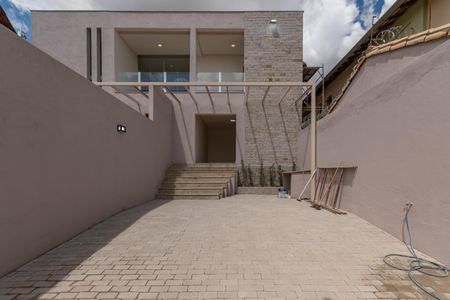 Casa à venda com 108m², 3 quartos e 3 vagasGaragem