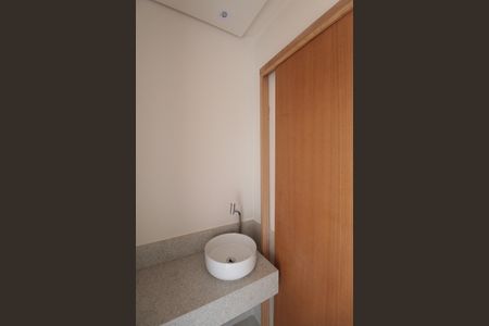 Casa à venda com 130m², 3 quartos e 3 vagasBanheiro das Semi-Suítes