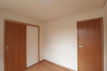 Casa à venda com 130m², 3 quartos e 3 vagasSemi-Suíte 2