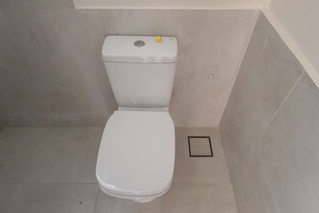 Casa à venda com 130m², 3 quartos e 3 vagasBanheiro das Semi-Suítes