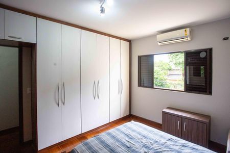 Casa à venda com 226m², 4 quartos e 2 vagasQuarto 4