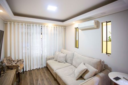 Casa à venda com 226m², 4 quartos e 2 vagasSala