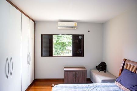 Casa à venda com 226m², 4 quartos e 2 vagasQuarto 4