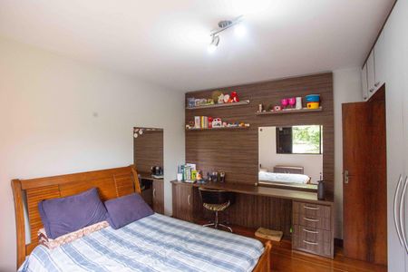 Casa à venda com 226m², 4 quartos e 2 vagasQuarto 4