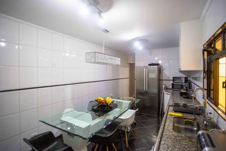 Casa à venda com 226m², 4 quartos e 2 vagasCozinha