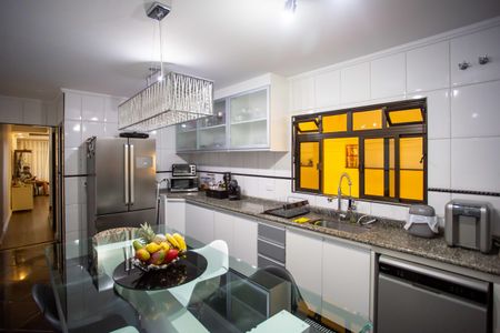 Casa à venda com 226m², 4 quartos e 2 vagasCozinha