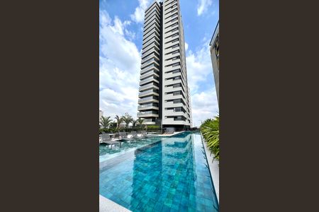 Apartamento à venda com 195m², 4 quartos e 3 vagas Apartamento à venda com 195m², 4 quartos e 3 vagasÁrea comum - Piscina