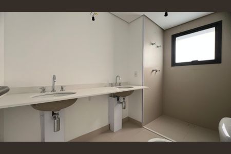 Apartamento à venda com 195m², 4 quartos e 3 vagas Apartamento à venda com 195m², 4 quartos e 3 vagasBanheiro da Suíte 2