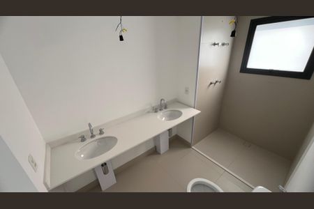 Apartamento à venda com 195m², 4 quartos e 3 vagas Apartamento à venda com 195m², 4 quartos e 3 vagasBanheiro da Suíte 2