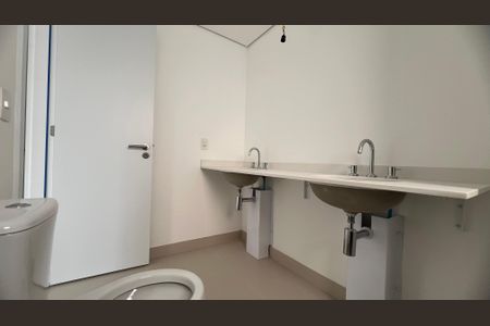 Apartamento à venda com 195m², 4 quartos e 3 vagas Apartamento à venda com 195m², 4 quartos e 3 vagasBanheiro da Suíte 2