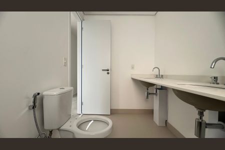 Apartamento à venda com 195m², 4 quartos e 3 vagas Apartamento à venda com 195m², 4 quartos e 3 vagasBanheiro da Suíte 2