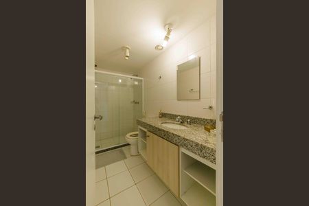 Apartamento à venda com 99m², 1 quarto e 2 vagasBanheiro da Suíte