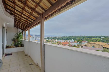 Apartamento à venda com 120m², 3 quartos e 2 vagas Apartamento à venda com 120m², 3 quartos e 2 vagasCobertura
