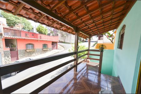 Casa à venda com 392m², 7 quartos e sem vaga Casa à venda com 392m², 7 quartos e sem vagaVaranda