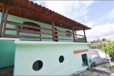 Casa à venda com 392m², 7 quartos e sem vaga Casa à venda com 392m², 7 quartos e sem vagaVaranda
