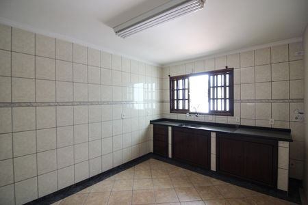 Casa para alugar com 212m², 2 quartos e 2 vagasCozinha