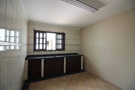 Casa para alugar com 212m², 2 quartos e 2 vagasCozinha