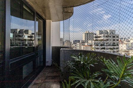 Apartamento para alugar com 326m², 3 quartos e 3 vagasVaranda