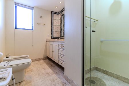 Apartamento para alugar com 326m², 3 quartos e 3 vagasBanheiro da Suíte 2