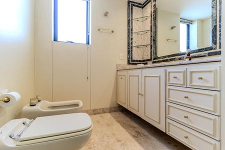 Apartamento para alugar com 326m², 3 quartos e 3 vagasBanheiro da Suíte 2