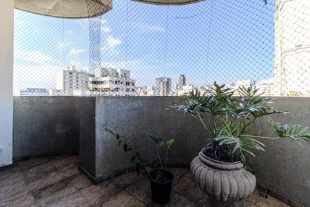 Apartamento para alugar com 326m², 3 quartos e 3 vagasVaranda