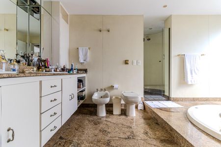 Apartamento para alugar com 326m², 3 quartos e 3 vagasBanheiro da Suíte 3