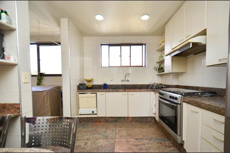 Apartamento à venda com 330m², 4 quartos e 4 vagasCozinha