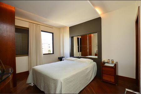 Apartamento à venda com 330m², 4 quartos e 4 vagasSuíte