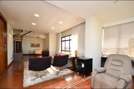 Apartamento à venda com 330m², 4 quartos e 4 vagasSala de estar