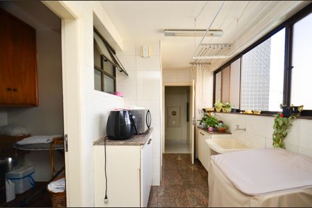 Apartamento à venda com 330m², 4 quartos e 4 vagasÁrea de Serviço