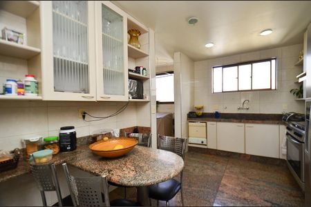 Apartamento à venda com 330m², 4 quartos e 4 vagasCozinha