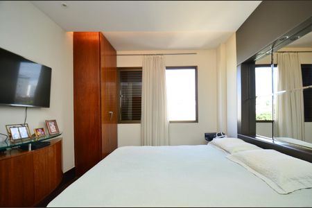 Apartamento à venda com 330m², 4 quartos e 4 vagasSuíte