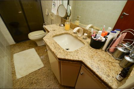 Apartamento à venda com 330m², 4 quartos e 4 vagasBanheiro social