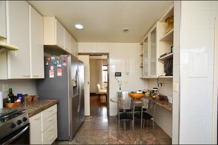 Apartamento à venda com 330m², 4 quartos e 4 vagasCozinha