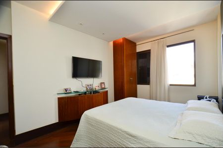 Apartamento à venda com 330m², 4 quartos e 4 vagasSuíte