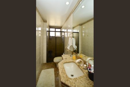 Apartamento à venda com 330m², 4 quartos e 4 vagasBanheiro social