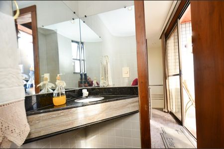 Apartamento à venda com 330m², 4 quartos e 4 vagasLavabo social 2