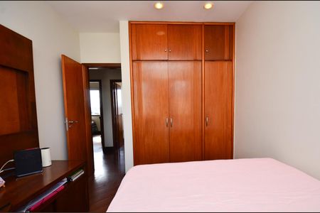 Apartamento à venda com 330m², 4 quartos e 4 vagasQuarto 2