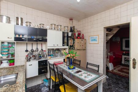 Casa à venda com 150m², 4 quartos e 1 vaga Casa à venda com 150m², 4 quartos e 1 vagaCozinha Casa 1