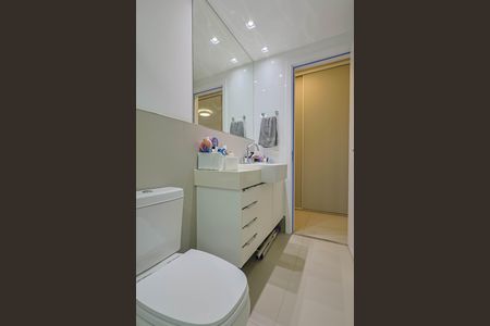 Apartamento à venda com 69m², 2 quartos e 2 vagasBanheiro da Suíte