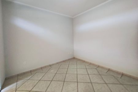 Casa à venda com 388m², 5 quartos e 14 vagas Casa à venda com 388m², 5 quartos e 14 vagasSala de TV/Quarto 1