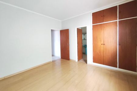 Casa à venda com 388m², 5 quartos e 14 vagas Casa à venda com 388m², 5 quartos e 14 vagasQuarto Suíte